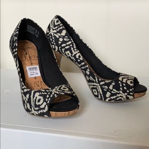 Black and Cream Peep Toe Pump